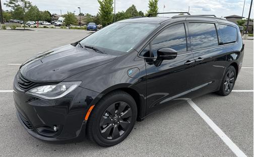 Black 2019 Chrysler Pacifica Hybrid Limited