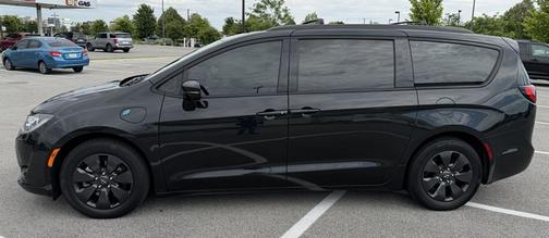 Black 2019 Chrysler Pacifica Hybrid Limited