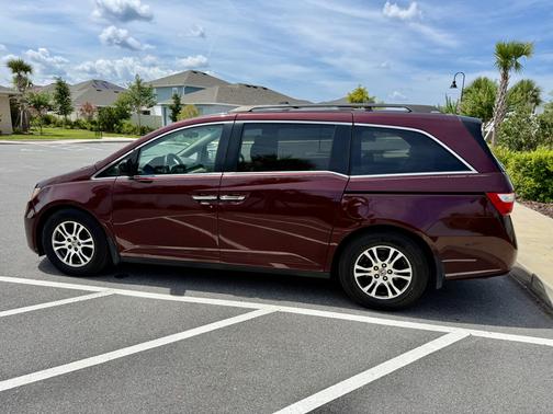 Red 2012 Honda Odyssey EX