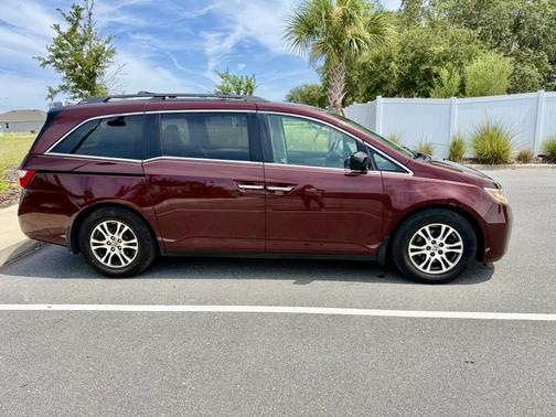 Red 2012 Honda Odyssey EX