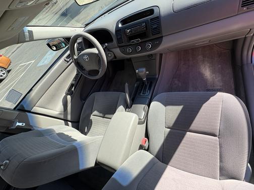 2005 Toyota Camry LE V6