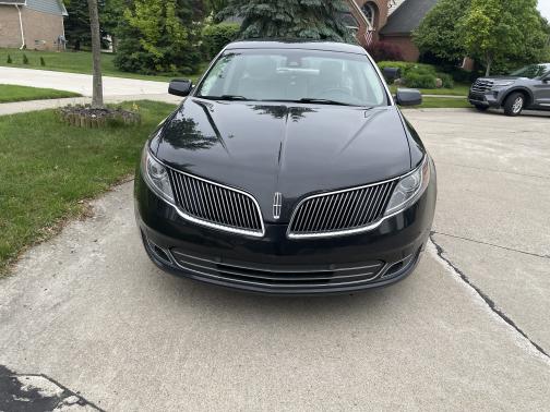 2015 Lincoln MKS Base