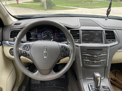 2015 Lincoln MKS Base