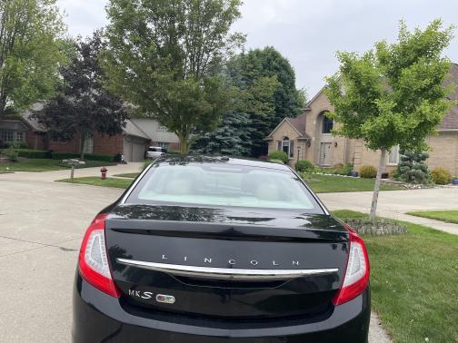 2015 Lincoln MKS Base