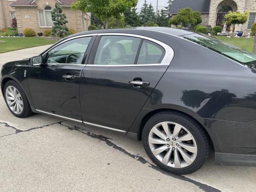 2015 Lincoln MKS Base