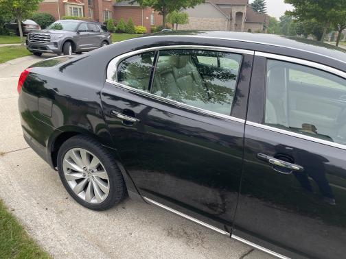 2015 Lincoln MKS Base