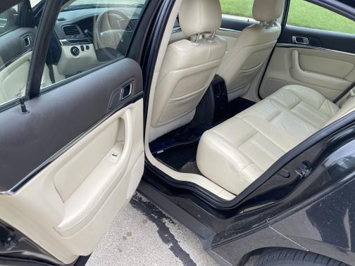 2015 Lincoln MKS Base