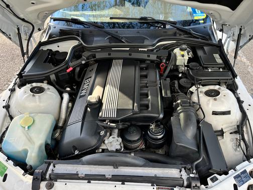 White 2001 BMW Z3 3.0i Roadster
