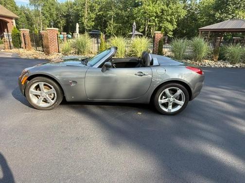 Green 2007 Pontiac Solstice Base