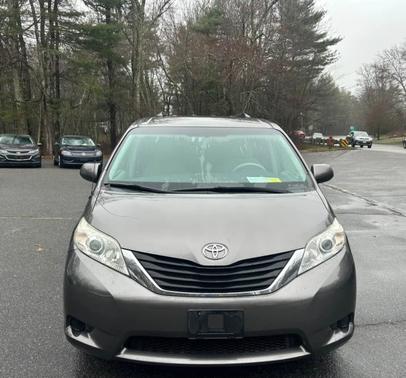 Brown 2013 Toyota Sienna LE