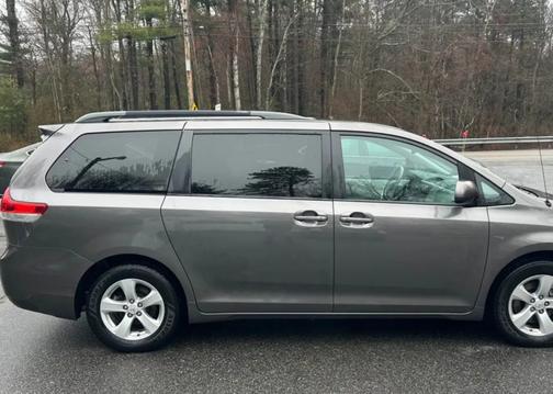 Brown 2013 Toyota Sienna LE