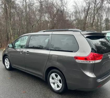 Brown 2013 Toyota Sienna LE