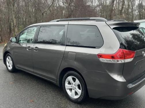 Brown 2013 Toyota Sienna LE