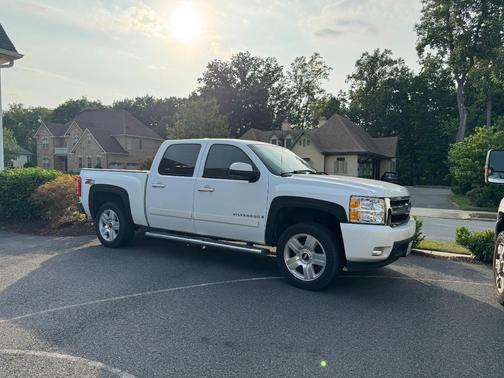 White 2007 Chevrolet Silverado 1500 LTZ Crew Cab