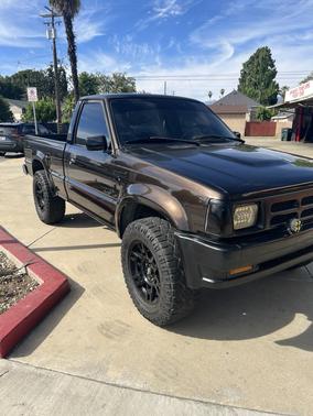 Brown 1993 Mazda B2600 i