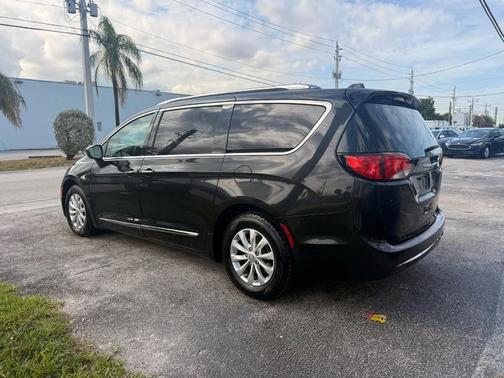 Black 2019 Chrysler Pacifica Touring L