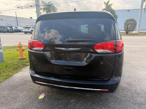 Black 2019 Chrysler Pacifica Touring L