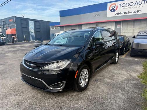 Black 2019 Chrysler Pacifica Touring L