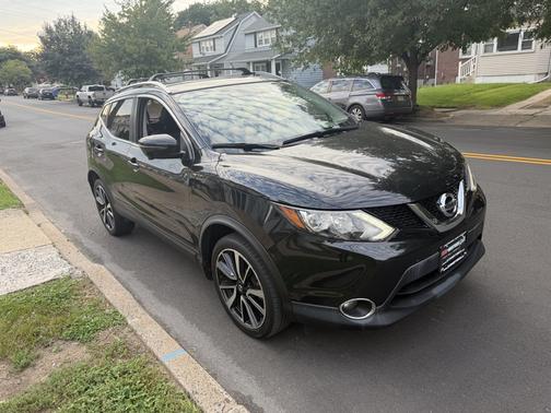 Black 2018 Nissan Rogue Sport SL