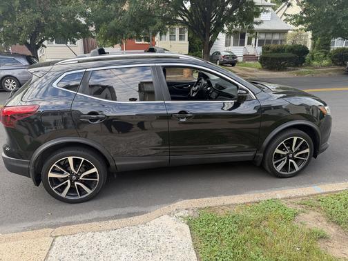 Black 2018 Nissan Rogue Sport SL