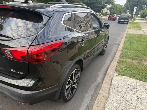 Black 2018 Nissan Rogue Sport SL