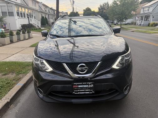 Black 2018 Nissan Rogue Sport SL