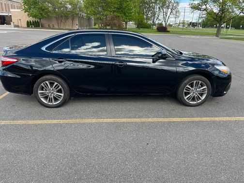 Black 2017 Toyota Camry SE