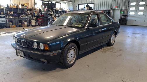 Green 1994 BMW 525 i