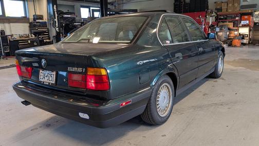 Green 1994 BMW 525 i