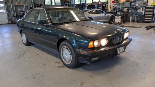 Green 1994 BMW 525 i