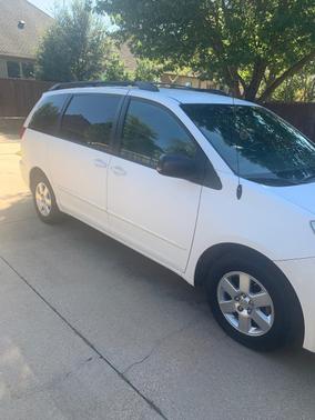 White 2008 Toyota Sienna LE