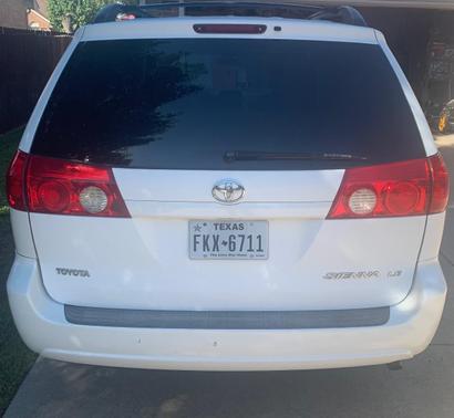 White 2008 Toyota Sienna LE