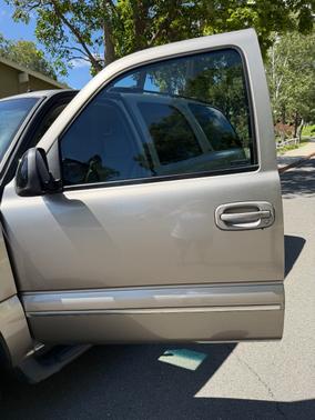 Gold 2002 Chevrolet Tahoe LT