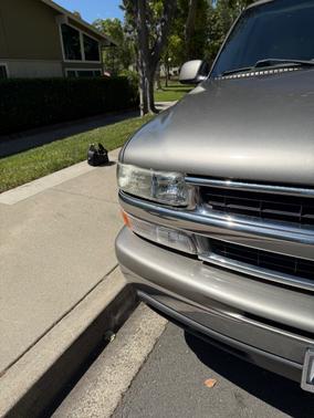 Gold 2002 Chevrolet Tahoe LT