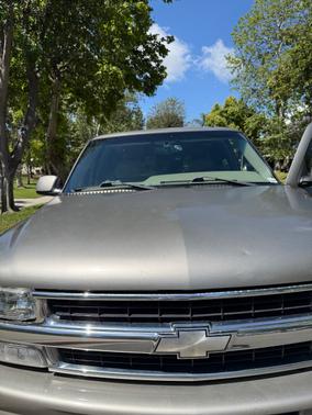 Gold 2002 Chevrolet Tahoe LT