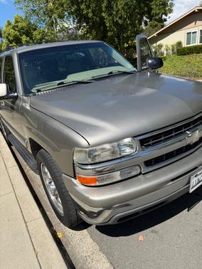 Gold 2002 Chevrolet Tahoe LT