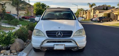 2000 Mercedes-Benz M-Class ML430 4MATIC