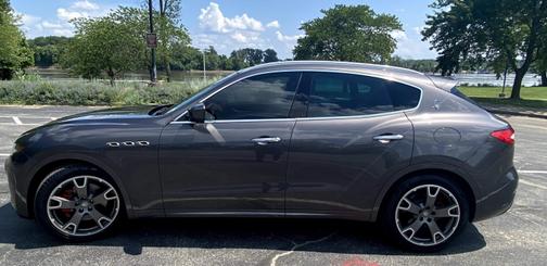 Photo 1 of 13 of 2017 Maserati Levante Base