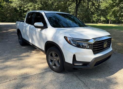 White 2023 Honda Ridgeline RTL