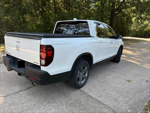White 2023 Honda Ridgeline RTL