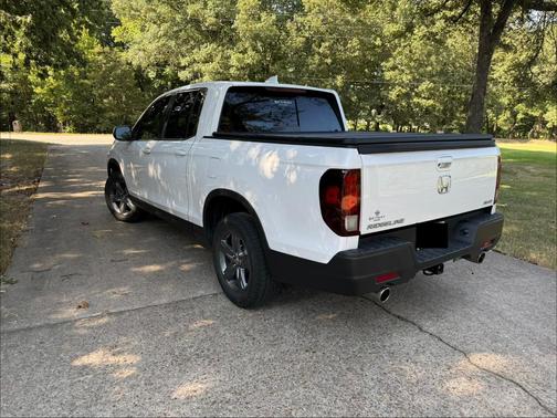 White 2023 Honda Ridgeline RTL