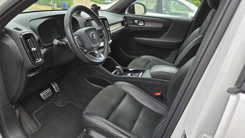 2020 Volvo XC40 T5 R-Design