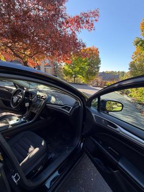 Black 2017 Ford Fusion SE