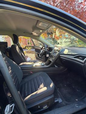 Black 2017 Ford Fusion SE