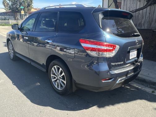 Photo 2 of 11 of 2014 Nissan Pathfinder Hybrid SV