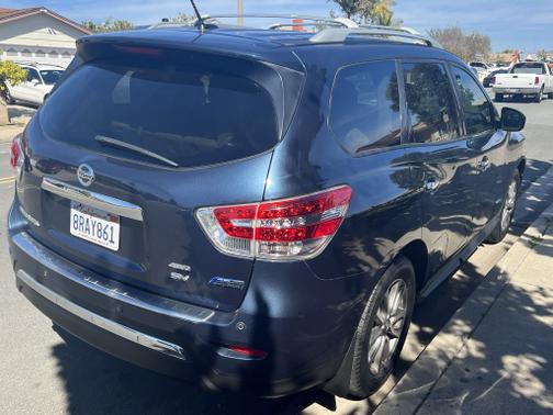 Photo 3 of 11 of 2014 Nissan Pathfinder Hybrid SV