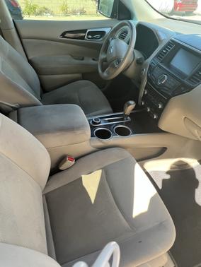 Photo 5 of 11 of 2014 Nissan Pathfinder Hybrid SV