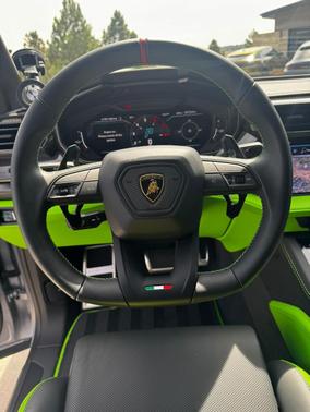 Silver 2025 Lamborghini Urus SE