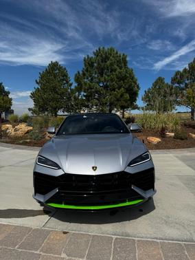 Silver 2025 Lamborghini Urus SE