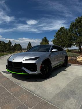 Silver 2025 Lamborghini Urus SE